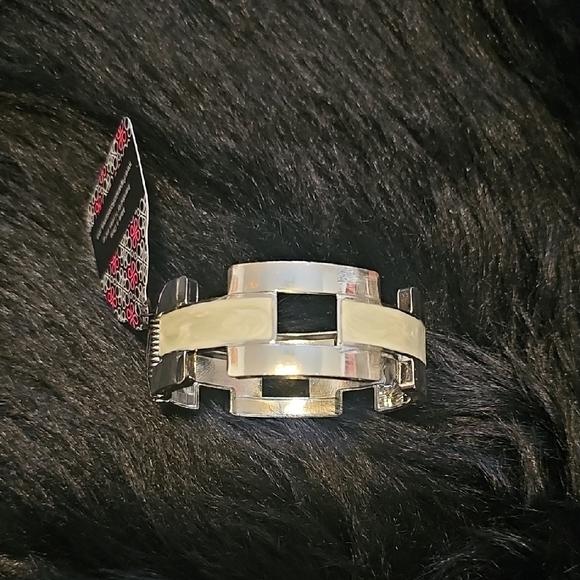 Paparazzi Silver and Black Bracelet - Picture 1 of 2